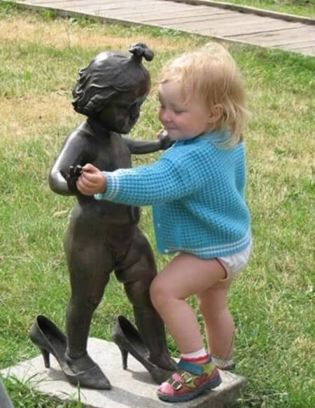 people having fun with statues 23