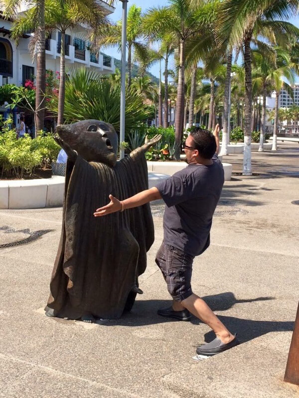 people having fun with statues 8