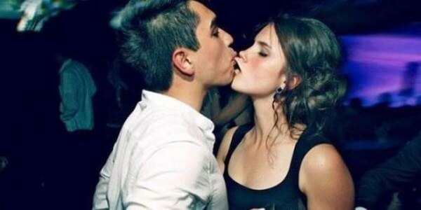 Worst Kissing Moments 7